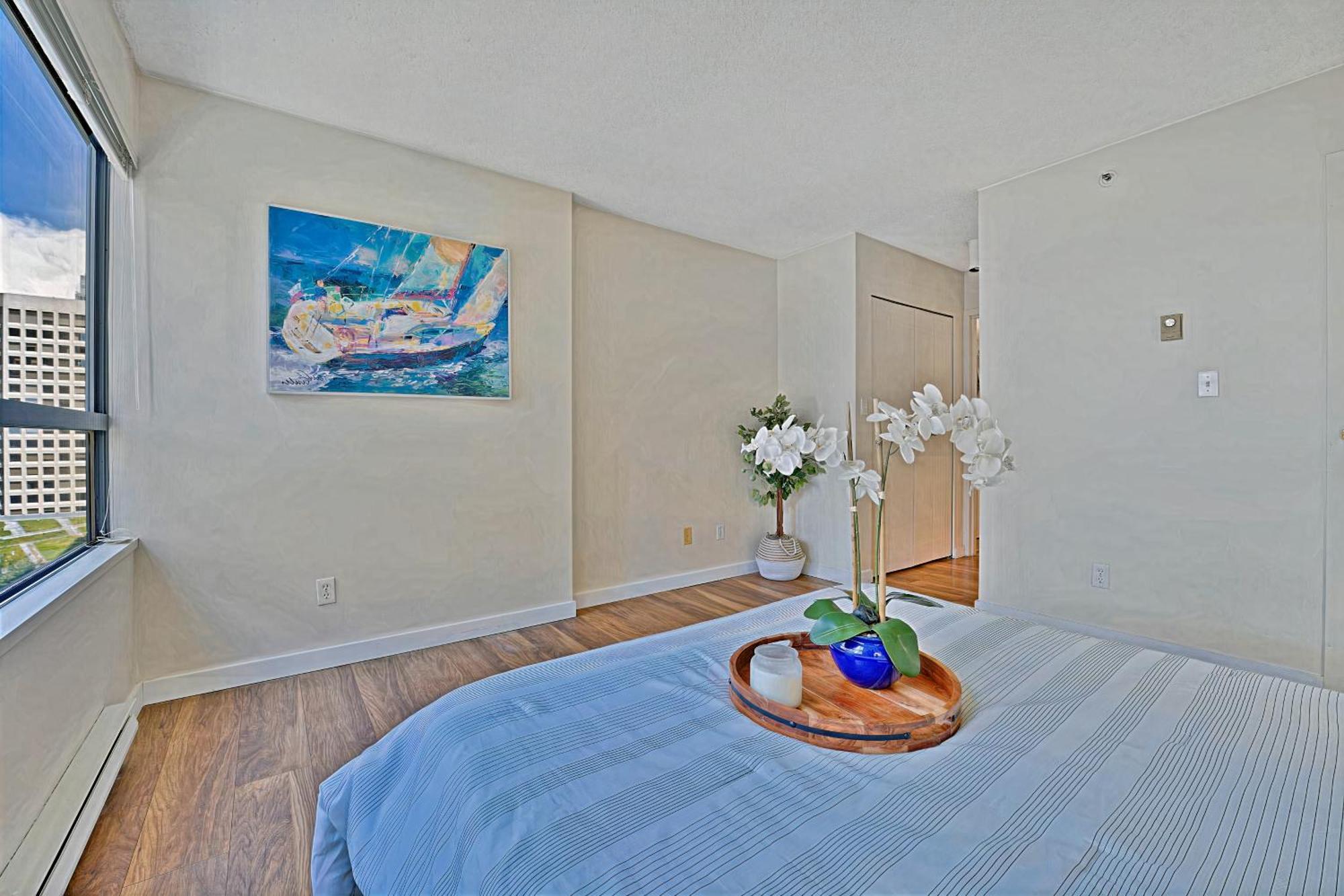 Prime Location Stylish Two-Bedroom Apartment Overlooking Downtown Vancouver Bagian luar foto
